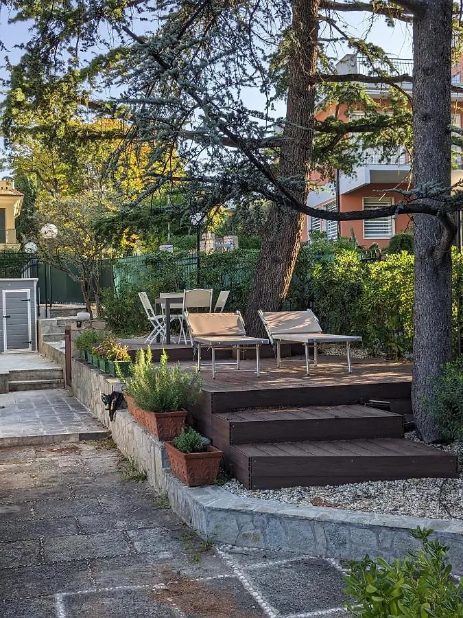 Apartment Nel Verde A Due Passi Dal Mare Genoa Italy