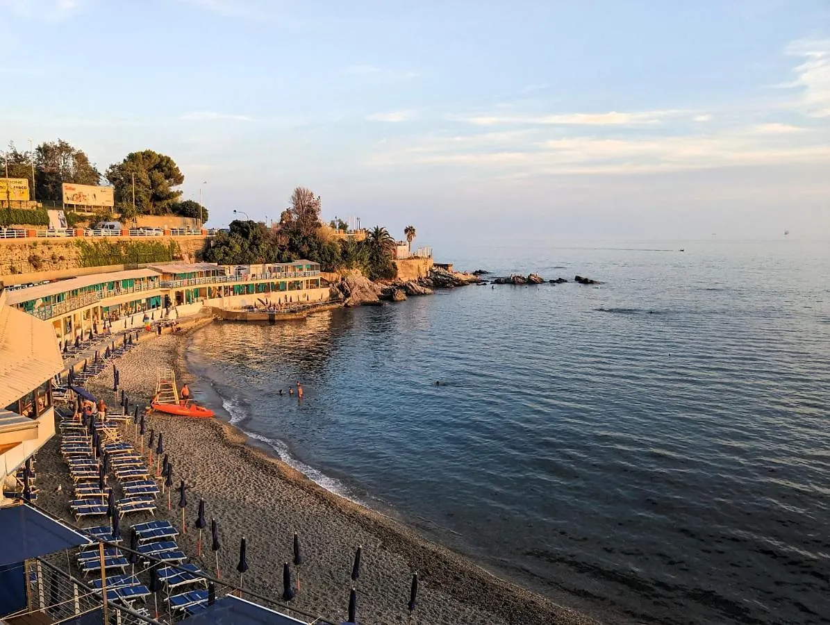 Apartment Nel Verde A Due Passi Dal Mare Genoa Italy